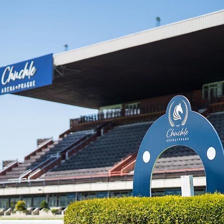 B&B Chuchle Arena Praha Bagian luar foto