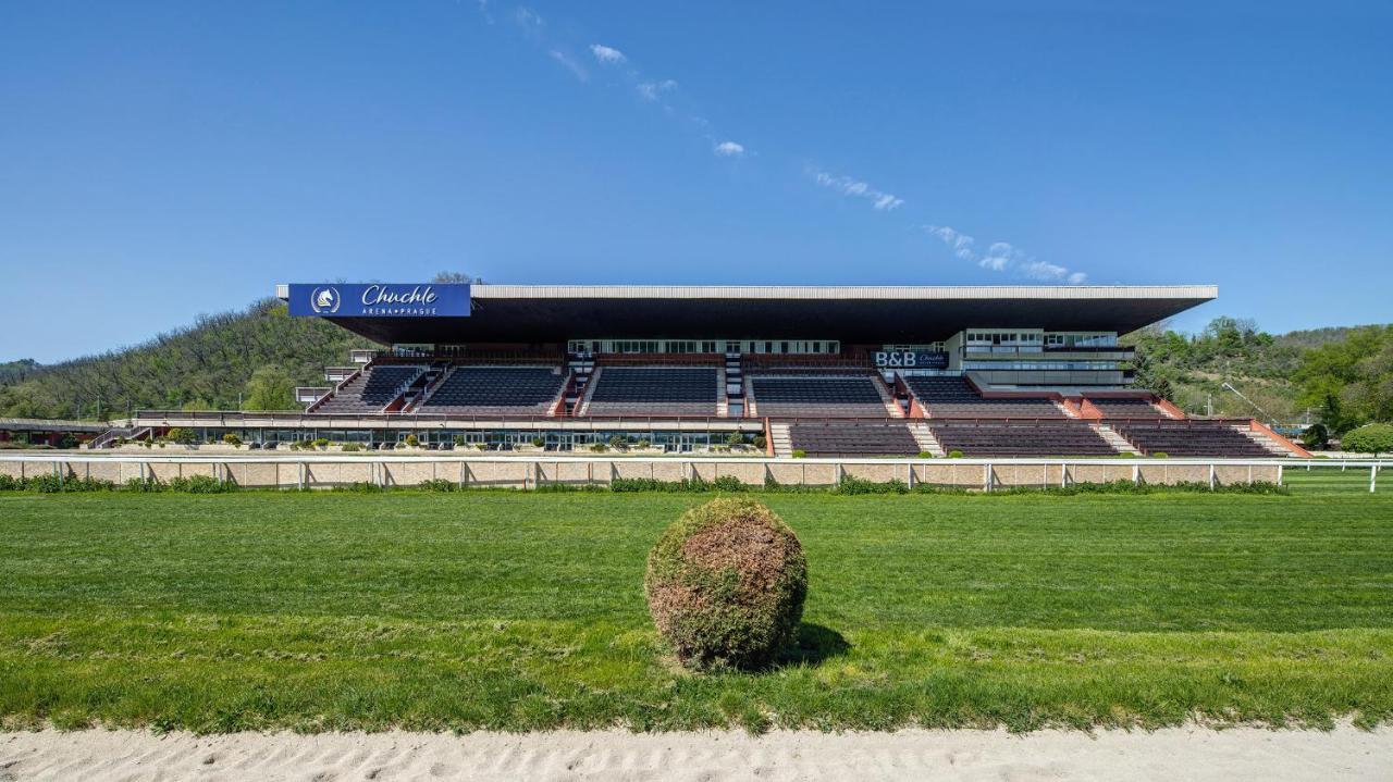 B&B Chuchle Arena Praha Bagian luar foto